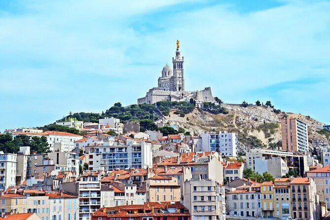 5-Hour Private Sightseeing Tour of the Provence from Marseille in Luxury Car - Aix-en-Provence: pedestrian streets, markets, and that safe-feeling stroll
