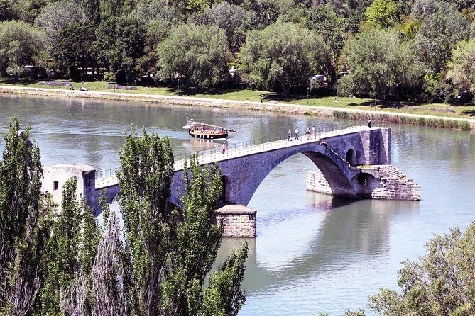 Avignon's history, local culture & the wines of Châteauneuf du Pape private tour - Château de la Gardine: another tasting perspective