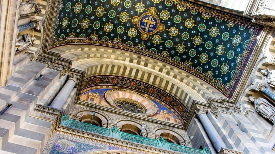 Best of Marseille: Private Walking Tour with a Local - Comfort, shoes, and language: make it easy for you