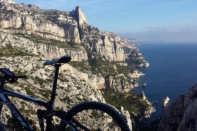 Calanques National Park integral - Stop 5: Calanque d’En-Vau and the viewpoint connection