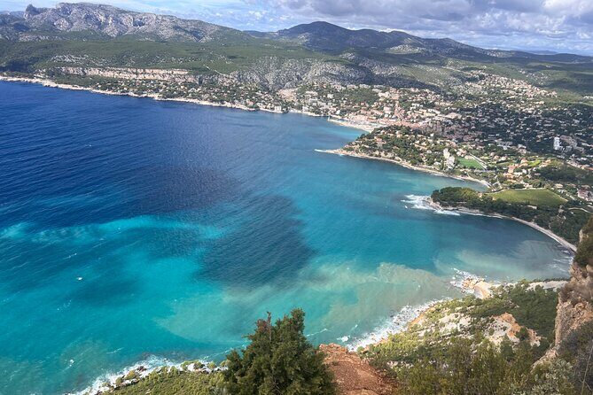 Drive by cabriolet from Marseille cruise port to cassis - Port of Cassis: where the day turns from driving to living