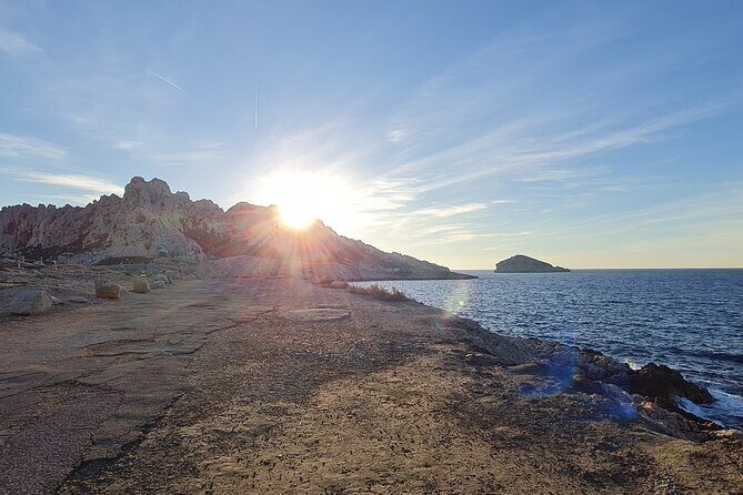 E-Bike Rental in Marseille with our brand new Virtual Guide !! - Half-day plan (4 hours): city center plus Calanques creeks