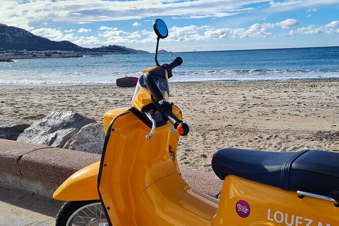 E-motorbike virtual guided tour in Marseille - Notre-Dame de la Garde viewpoints: the hilltop payoff