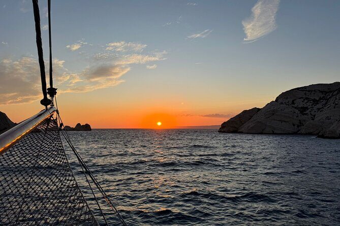 Evening cruise at sunset - Parc National des Calanques: Limestone Cliffs and Wild Coves