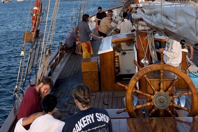 Evening cruise at sunset - Food, Drinks, and Music: The Evening Vibe on Board