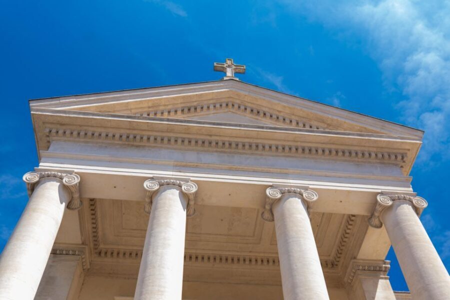 From Marseille: Arles, Les Baux & Saint-Rémy Full-Day Tour - Roman Monument Les Antiques: Quick Stop, Big Photo Payoff