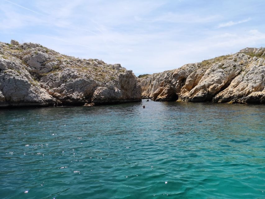 From Marseille: Frioul Islands Boat Tour - Back along the waterfront: Vallon des Auffes and Port of Niolon