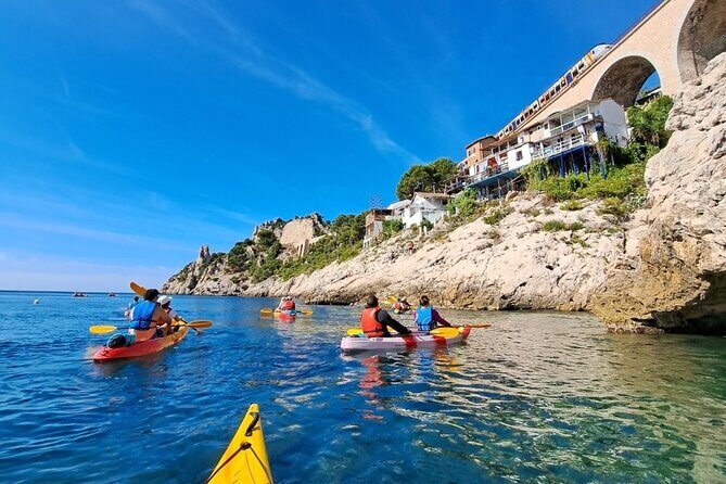 Guided kayak excursion in creeks - Meeting point at Sud Kayak in Estaque: easy transit, no-frills dock life
