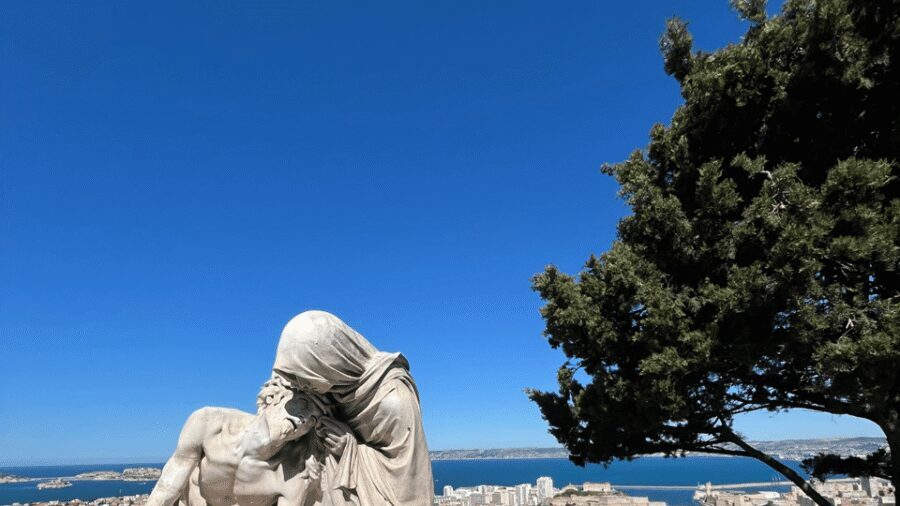 Guided tour in the heart of Marseille! - Notre-Dame de la Garde: the view that puts the whole city in focus