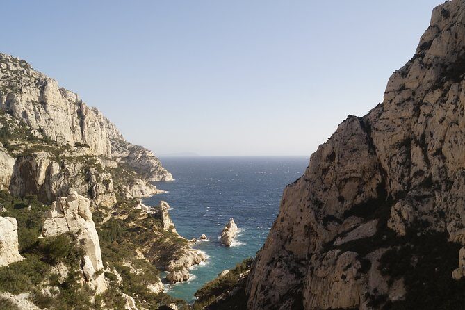 Hiking in the Calanques National park from Marseille - Sugiton: The Steep Descent, Chains, and Why Shoes Matter