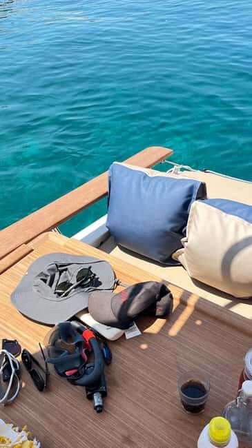 Marseille: Boat Tour to the Calanques of the Blue Coast - Setting Sail From Marseille’s Old Port at Les Barquettes