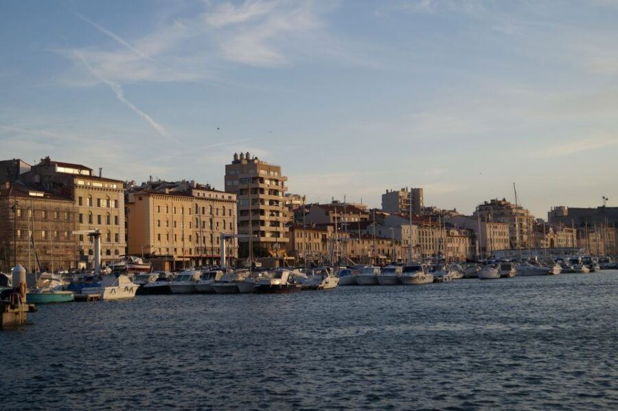 Marseille: Bookbinding experience in the Vieux Port - The “cool teacher” factor: support matters in a hands-on class