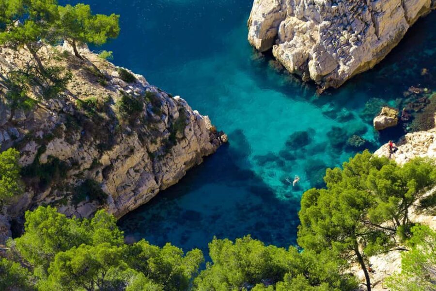 Marseille : Calanques Catamaran Cruise with Lunch & Wine - GoPro and deck life: capturing the day without juggling your hands