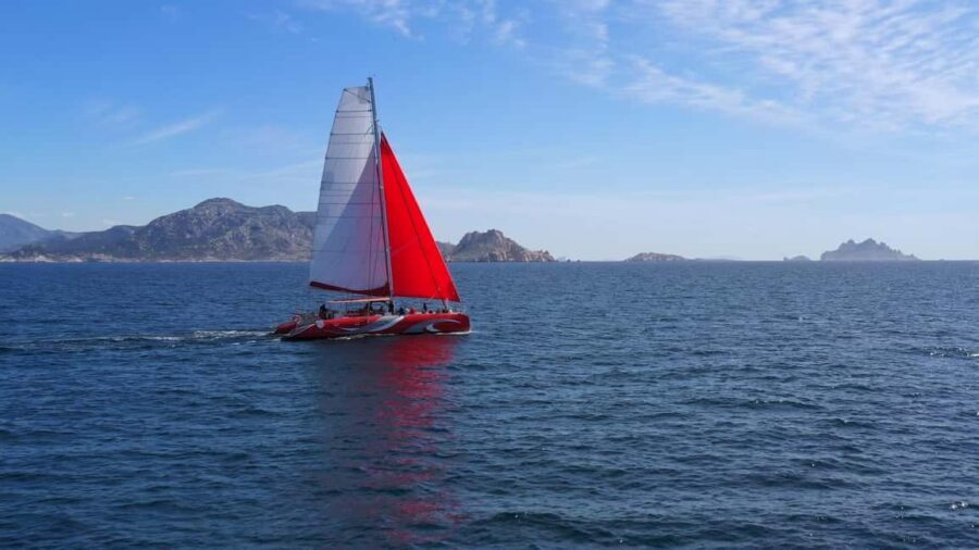 Marseille : Calanques Catamaran Cruise with Lunch & Wine - Sugiton for the final swim: free time plus cliff views