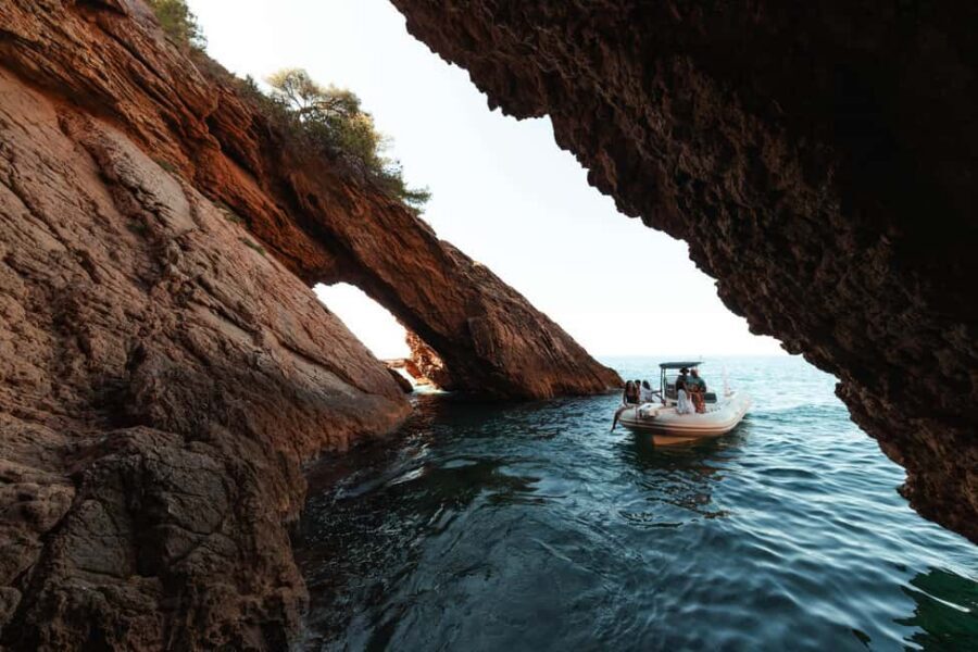 Marseille: Calanques Côte Bleue Marine Park Boat Cruise - Calanques des eaux salées: a classic swim stop with photo-friendly coves