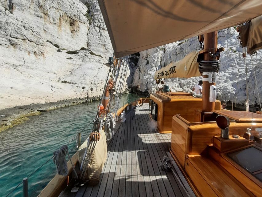 Marseille: Calanques Sailing Day Trip with Lunch and Wine - Lunch buffet + organic wine: where the value hides