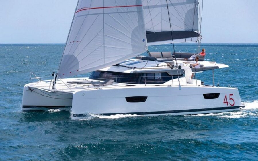 Marseille: Catamaran cruise to discover Frioul Islands - Morgiret cove: aperitif-rooftop mood, lunch, and more water options