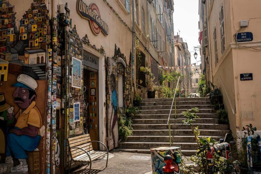 Marseille: Cosquer Cave Ticket & Panier District Audio Tour - Marseille highlights with audio: how to use the app well