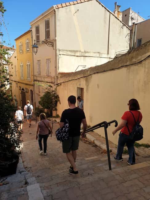 Marseille: découvrir la vieille ville avec un marseillais - Se retrouver devant TRABUC: le vrai départ d’une visite