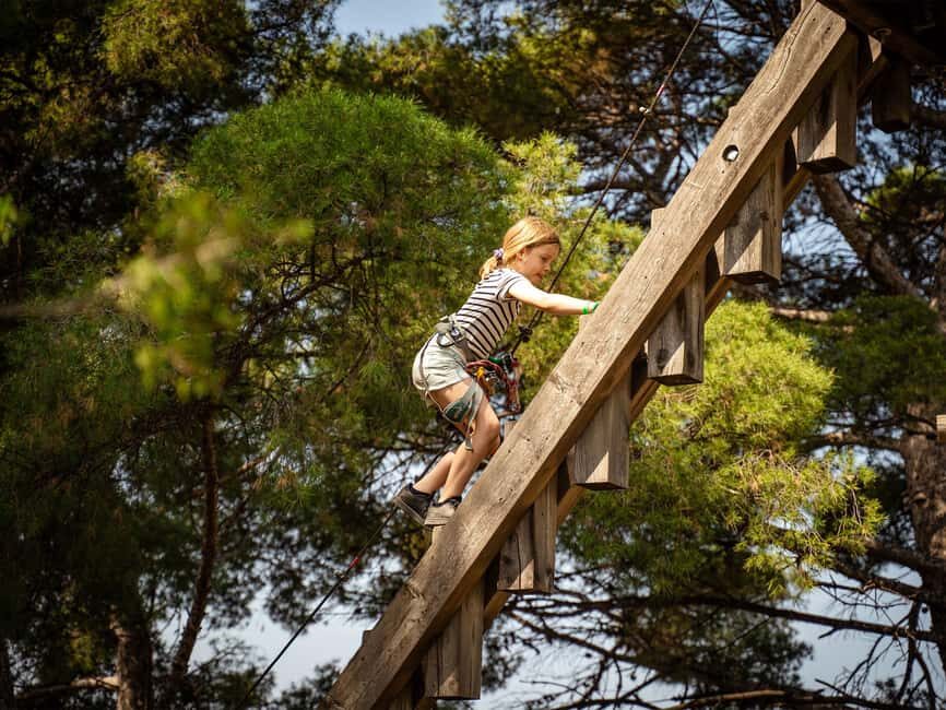 Marseille: Ecopark Adventures Treetop Adventure - Food on site: a practical advantage over “plan lunch later”