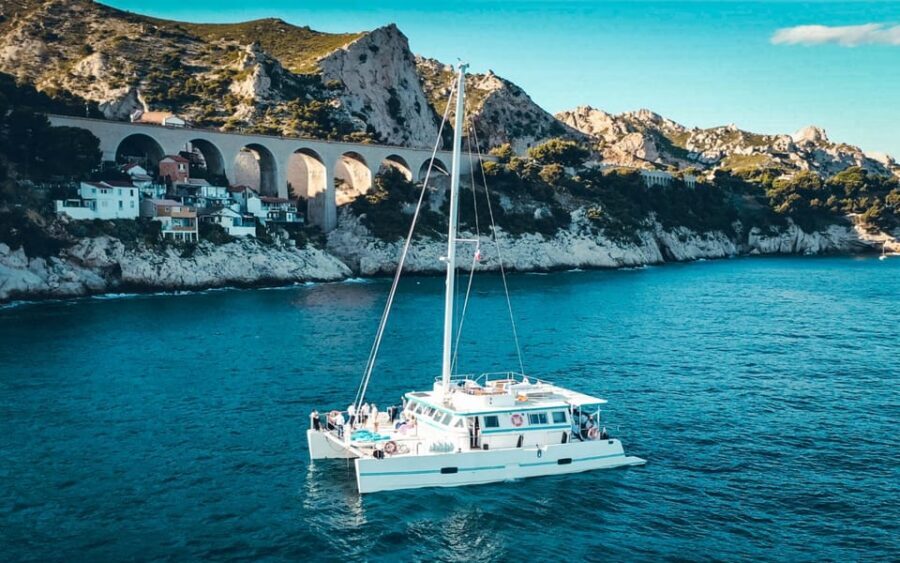 Marseille: Frioul Archipelago Catamaran Cruise with Lunch - Les Îles Time: Coves, Island Views, and When the Day Gets Real