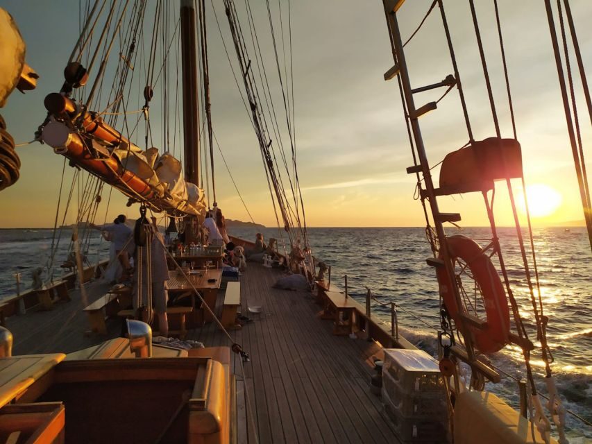 Marseille: Frioul Islands Sunset Cruise with Cocktail Dinner - Organic wine and rosé: value, flow, and what to expect