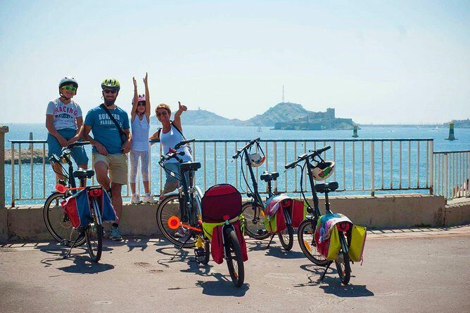 Marseille Grand E-Bike Tour : "le tour du Fada" - Plage des Catalans: a sea view with Chateau d’If vibes