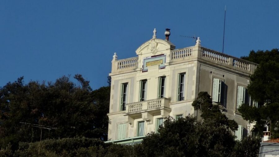 Marseille: Guided Off-the-Beaten-Path Neighborhood Walk - The Old Stairways Back Up: Skyline Views and Basilica in the Distance