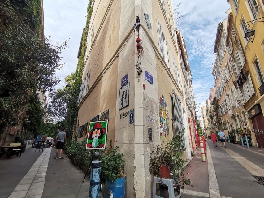 Marseille: Guided Pétanque Game with Local Aperitif - Language and group vibe: what it’s like if your French is limited