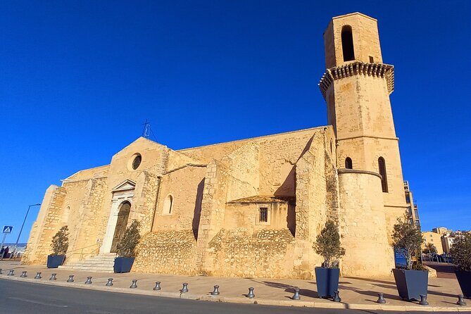 Marseille Guided Tour for 2.5 Hours with a Bilingual Local Guide - Palais du Pharo: Best Panoramas Over Fort Saint-Jean, MUCEM, and Cosquer
