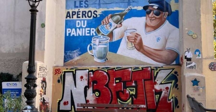 Marseille: Le Panier District 2-hour Guided Walking Tour - Vieux Port to Le Panier: Get your bearings fast