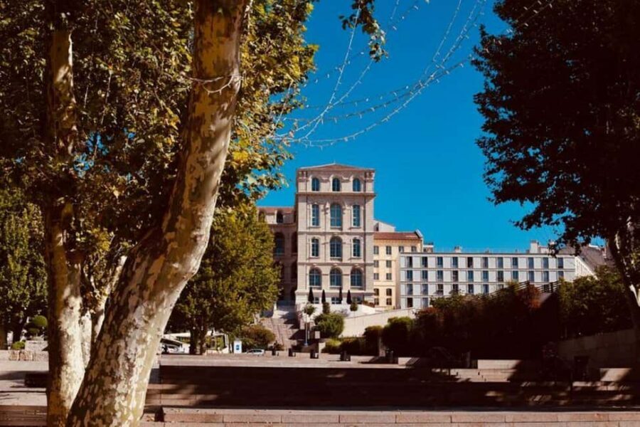 Marseille: Photoshoot Experience - Choosing the right outdoor location in Marseille