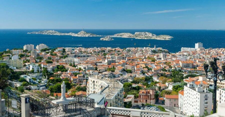 Marseille: Private Walking Guided Tour - From Hôtel de Ville to the Old Port: the fastest way to get your bearings