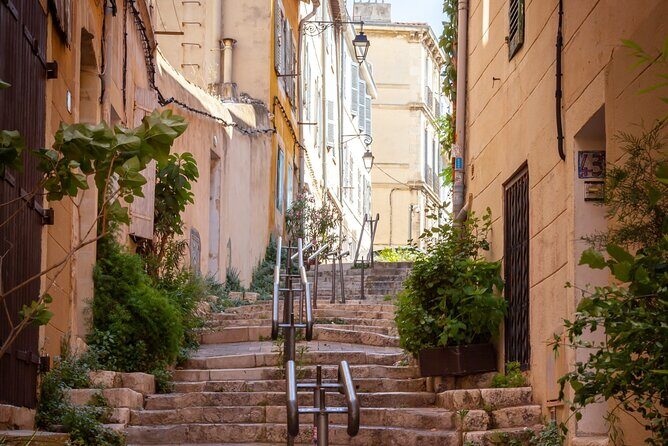 Marseille Scavenger Hunt and Sights Self-Guided Tour - Stop 2: Place des Moulins and the joy of clue-hunting