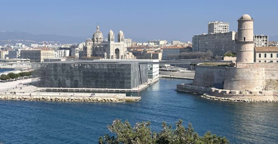 Marseille: Sightseeing E-Bike Tour - Meeting at 2 Rue de la Loge: helmets on, gears sorted