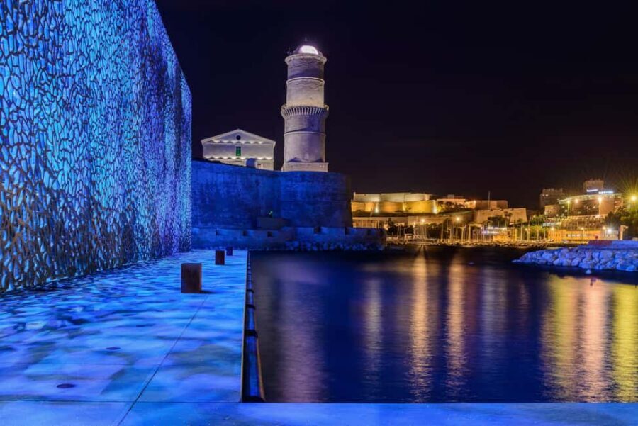 Marseille: Sunset Catamaran Tour with Stand-up Paddle & Wine - Drinks and the sunset payoff