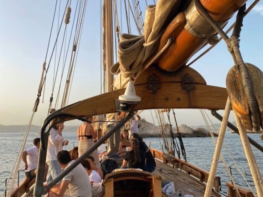 Marseille: Sunset Cruise Cocktail-Dinner in Frioul Islands - Key things you’ll notice on this Frioul sunset cruise