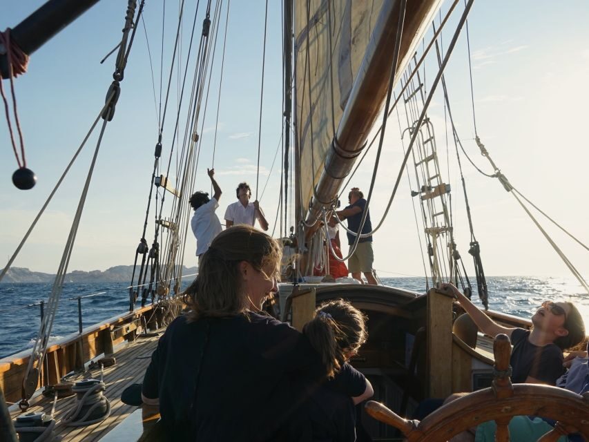 Marseille: Sunset Cruise Cocktail-Dinner in Frioul Islands - The 30-minute sail out: watching Marseille fade into golden light