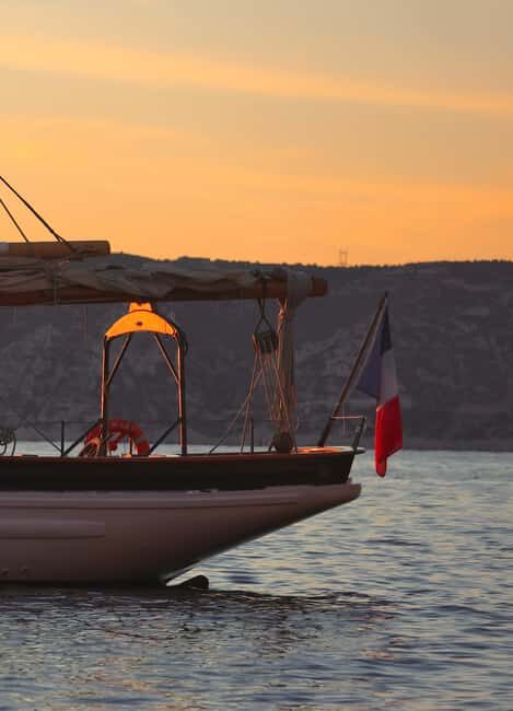 Marseille: Sunset Cruise Cocktail-Dinner in Frioul Islands - Timing on the water: 3.5 hours from Old Port to Frioul and back