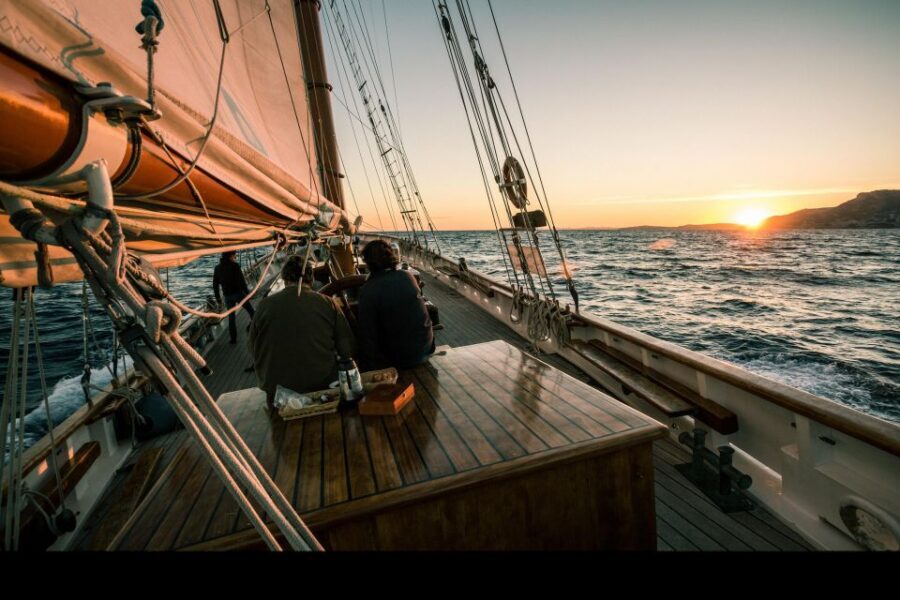Marseille: Sunset Sailing Cruise with Dinner and Drinks - Frioul Archipelago: Where the Swim (and Photos) Happen