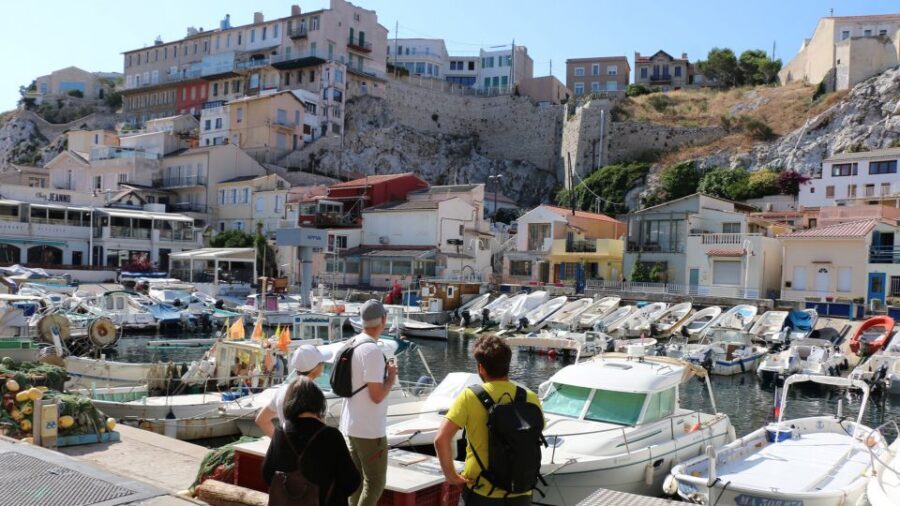 Marseille: Urban Hiking Tour with a Local Guide - Fishing coves, memorial pause, and the quieter coastline rhythm