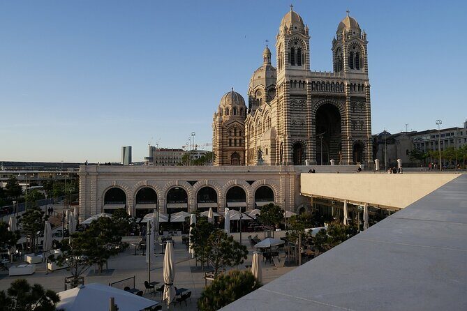 Marseille Walking Tour: Explore Top Sights & Hidden Gems - Entering The Marseille Loop: How the 90 Minutes Really Feels
