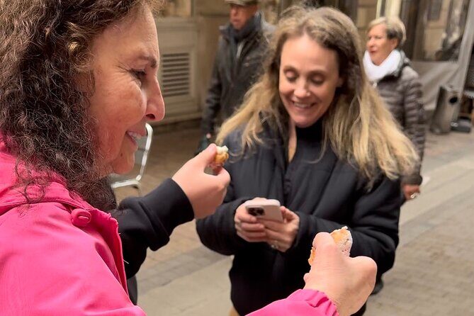 Marseille's Sweetest Bites: Pastry & Chocolate Food Tour - Start in Le Panier: From Bread Smell to Iconic Navettes