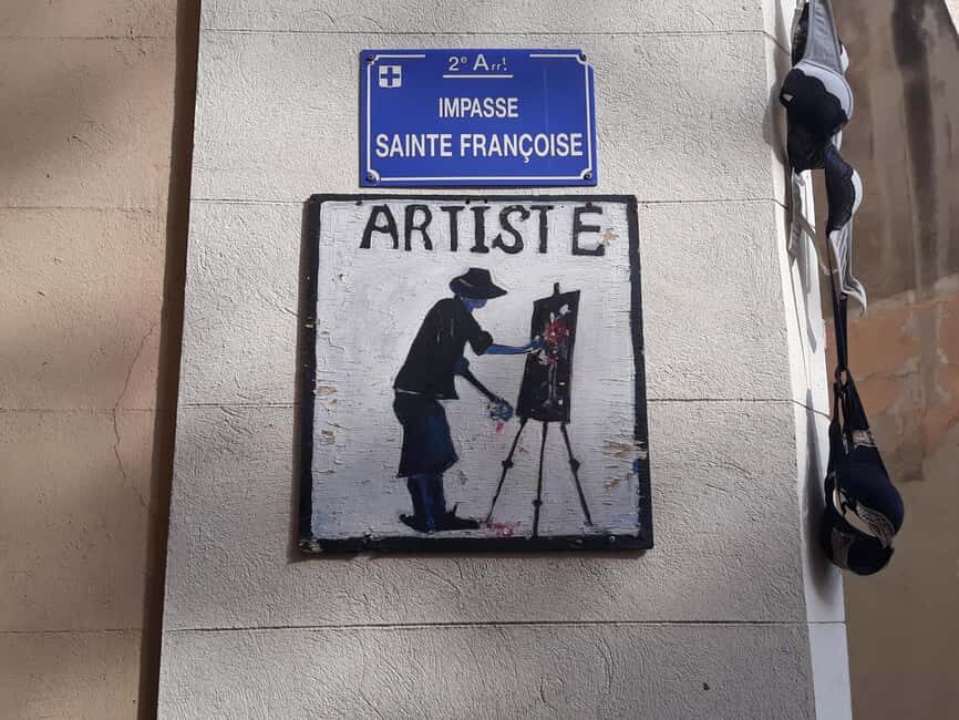 "Old Marseille" district tour and treasure hunt - Getting your bearings: Hôtel de Ville to the Old Port edge