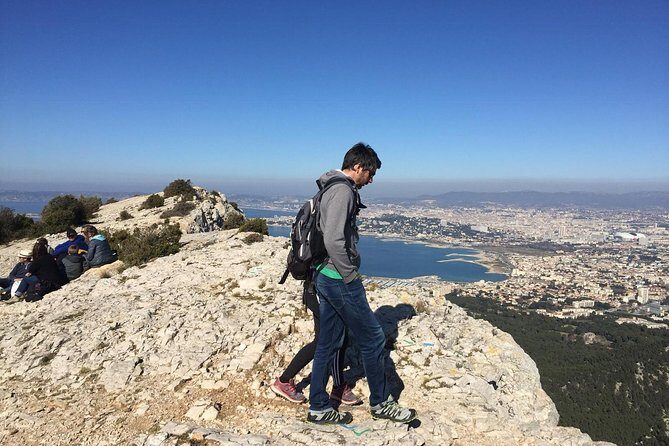 Panoramic hike on Marseille from Les Calanques - The goat neck cross: the high point (and the picnic that makes sense)