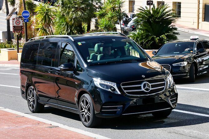 Private transfer by car: Airport from / to the City or Port of Marseille - The 30-Minute Comfort Factor in an Air-Conditioned Vehicle