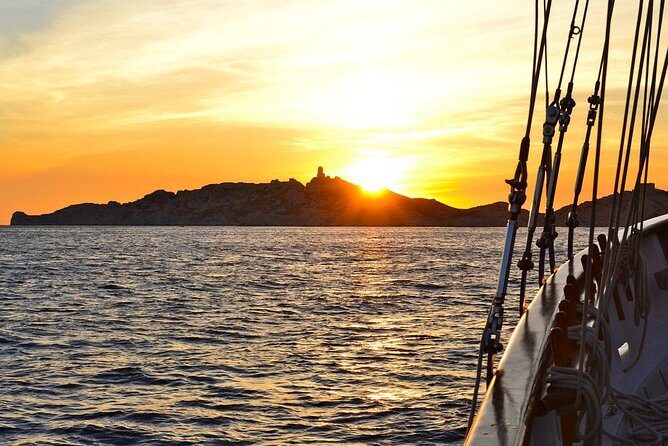 Sailing day in the heart of the Calanques - Sormiou, Riou, Morgiou, and Frioul: How the Swim Stops Work