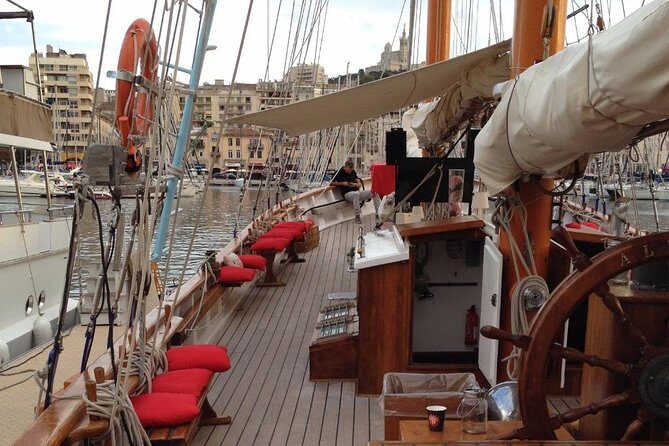 Sailing day in the heart of the Calanques - Onboard Setup: What You’ll Notice (and What You Can Plan For)