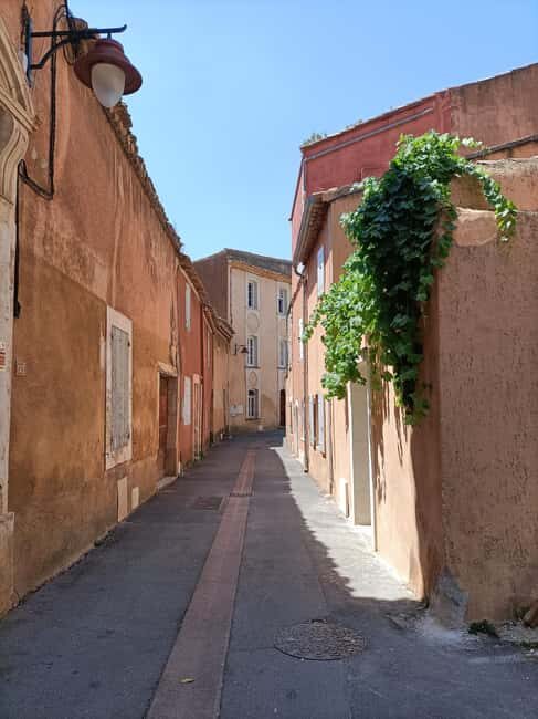 The most beautiful villages of Luberon - How the 7-hour van schedule really feels