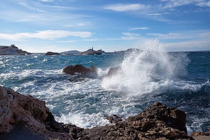 The Urban Hike of Marseille - Back Down to the Old Port: André Aune, Legal Power, and a Sweet Finish